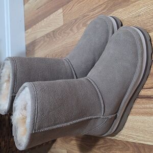☃️❄️☃️Bearpaw Suede Womens Retro Elle Boots Gray Furry Interior Sz 8 NWOT
